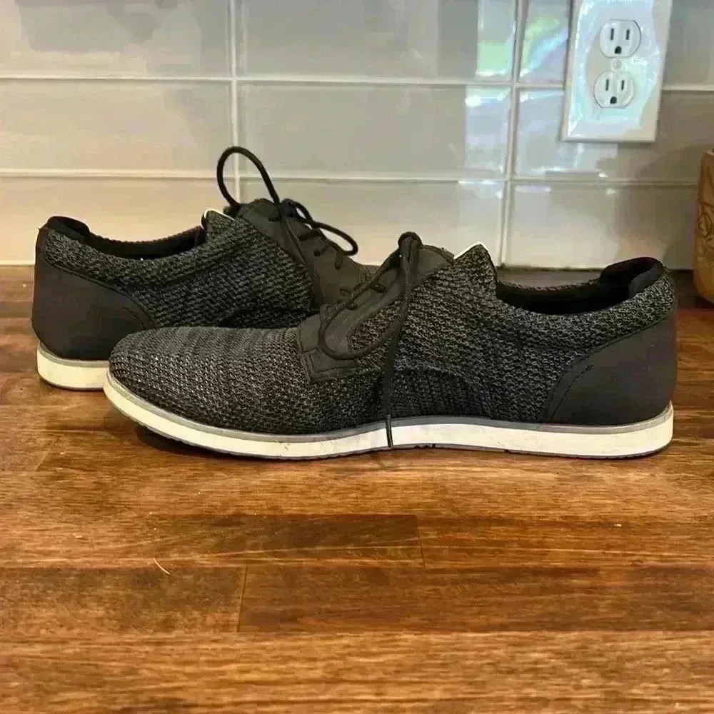 Aldo men’s lace up loafers black/grey size 8. In good preowned condition.